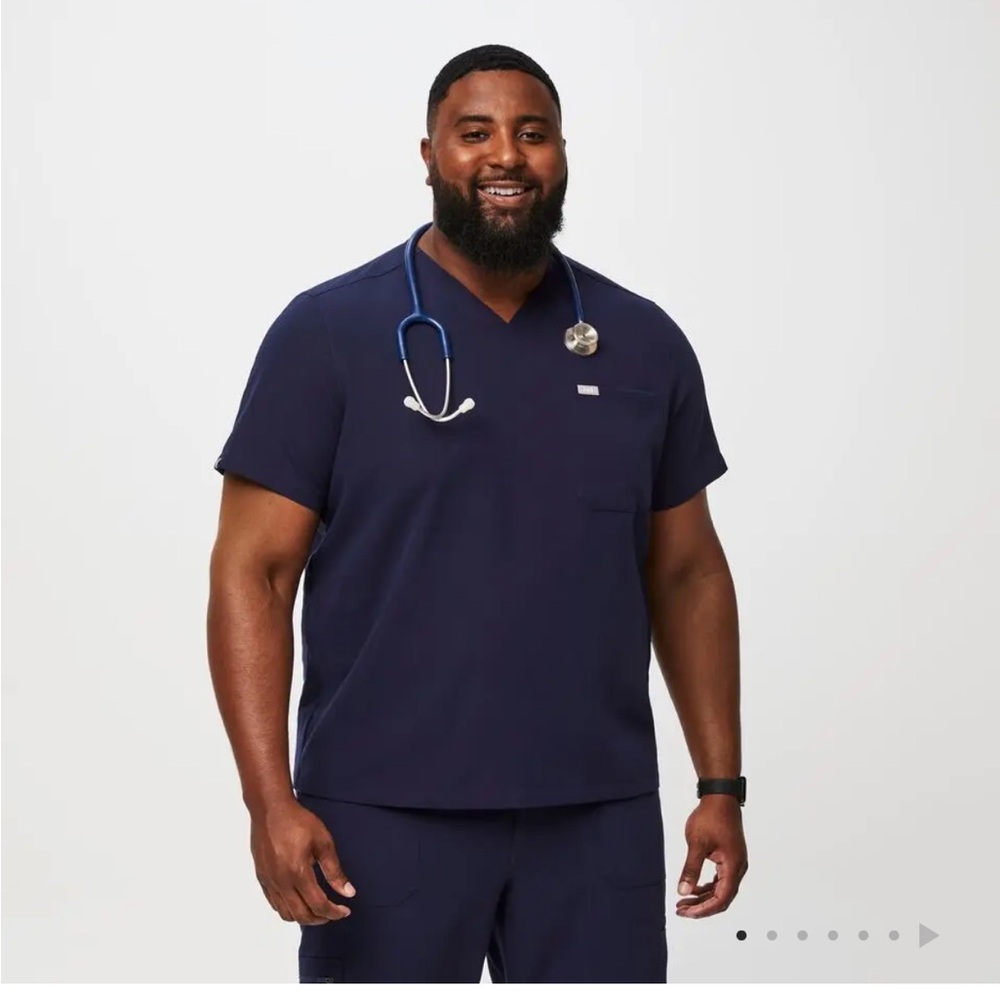 Chisec Three-Pocket Scrub Top